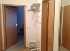 Diele mit Garderobe und Ganzkörperspiegel