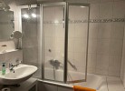 Badwanne mit Duschabtrennung